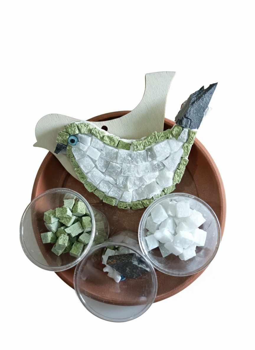 Handmade mosaic bird beige with green border - DIY Kit
Hand-cut marble tiles for mosaic bird - square and triangle pieces